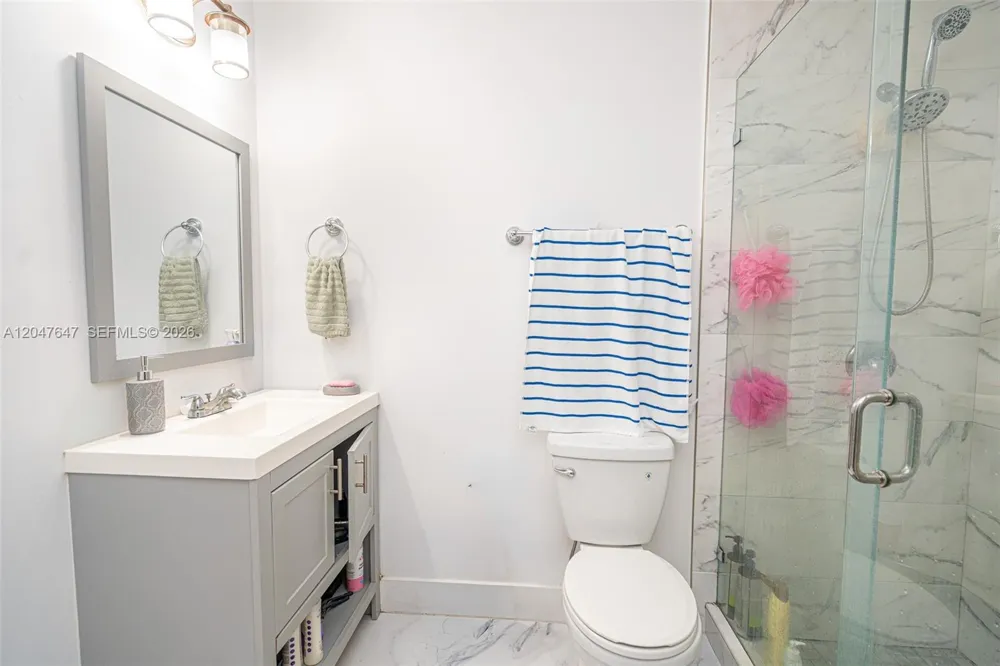 525 E 24th St Hialeah, FL 33013