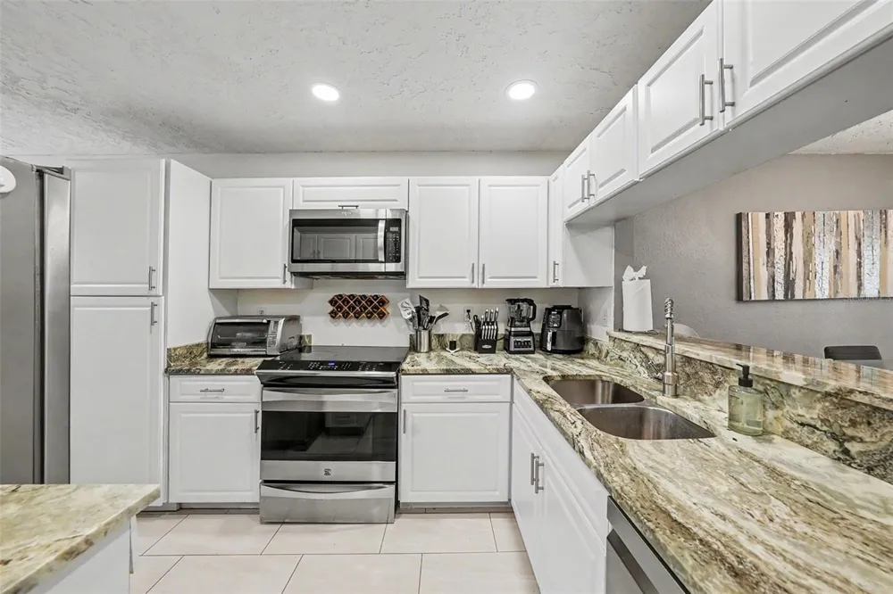 4107 BRENTWOOD PARK CIRCLE Tampa, FL 33624