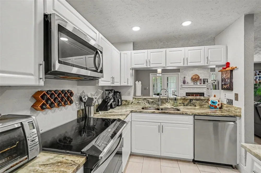 4107 BRENTWOOD PARK CIRCLE Tampa, FL 33624
