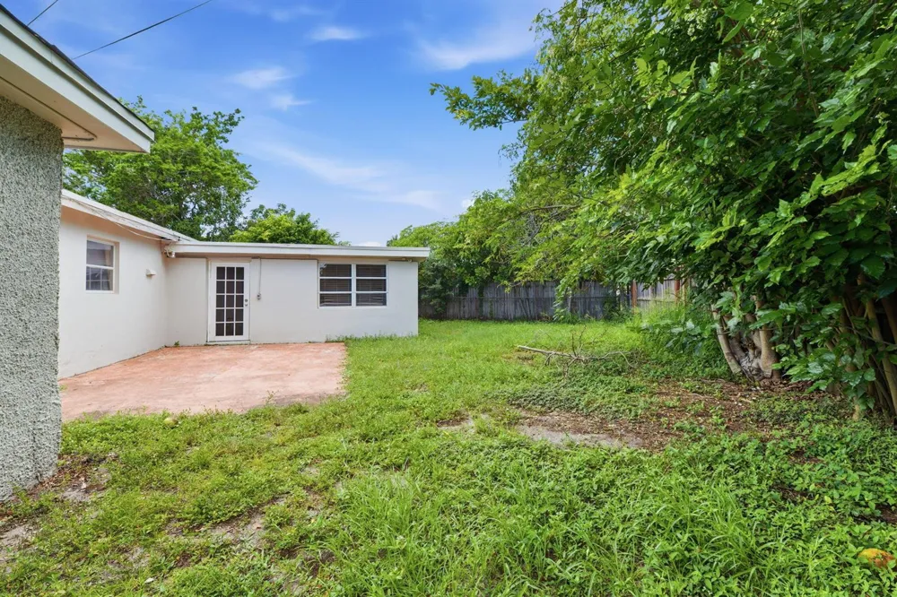 5131 SW 6th Street Margate, FL 33068