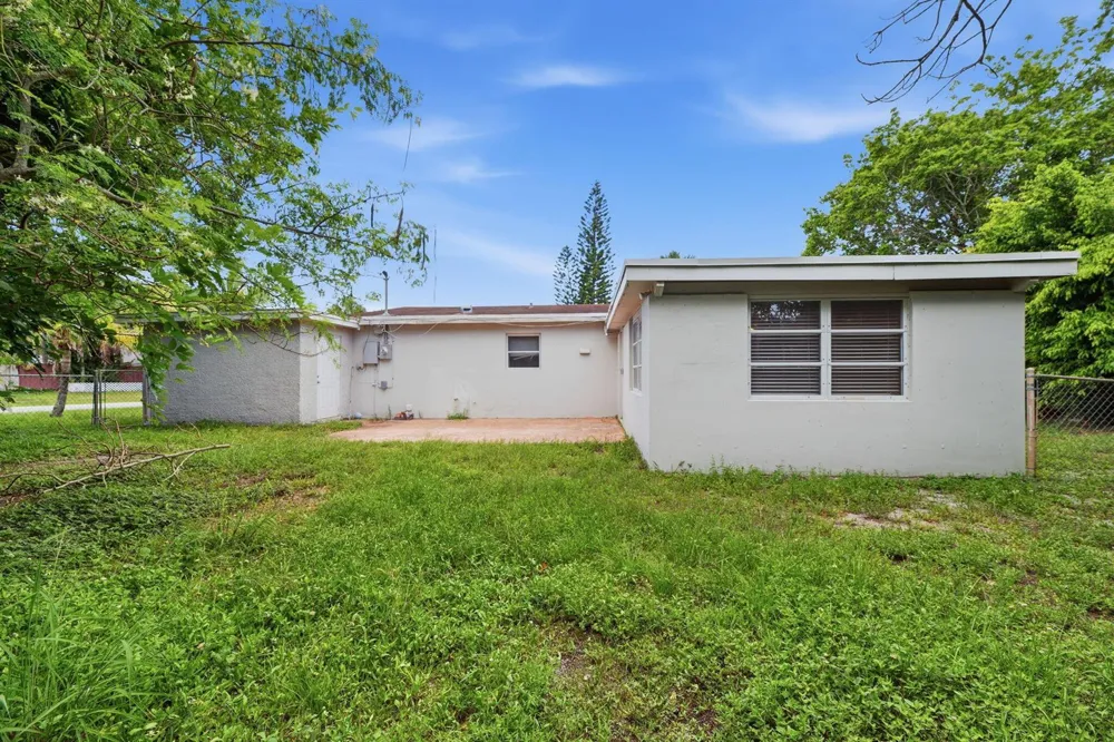 5131 SW 6th Street Margate, FL 33068