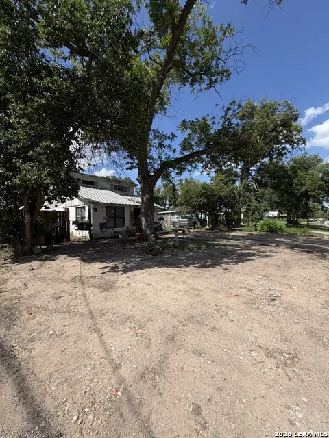 118 E MILL ST Uvalde, TX 78801