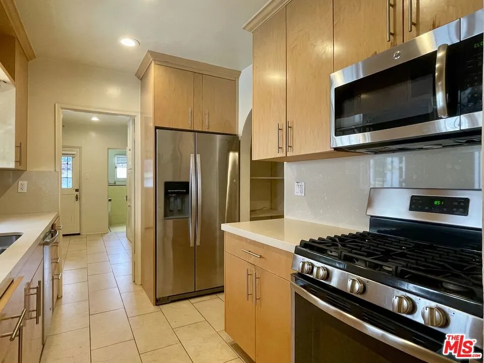 203 Doheny Drive Beverly Hills, CA 90211