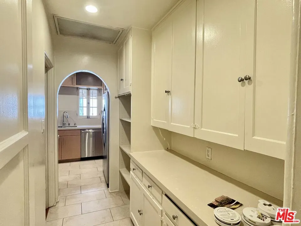 203 Doheny Drive Beverly Hills, CA 90211