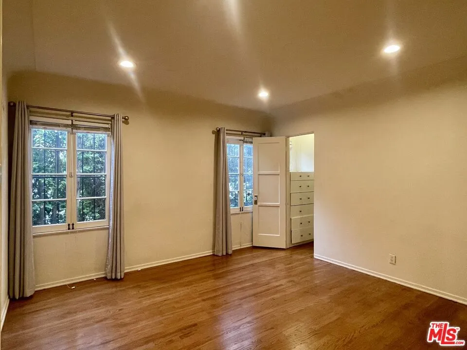 203 Doheny Drive Beverly Hills, CA 90211