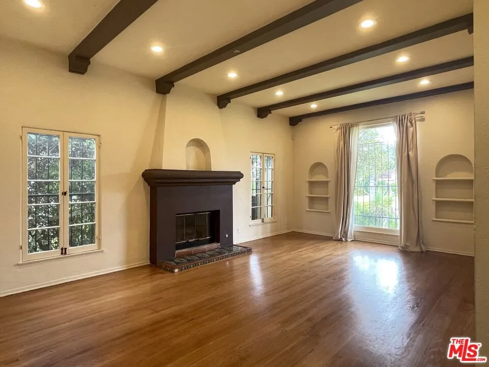 203 Doheny Drive Beverly Hills, CA 90211