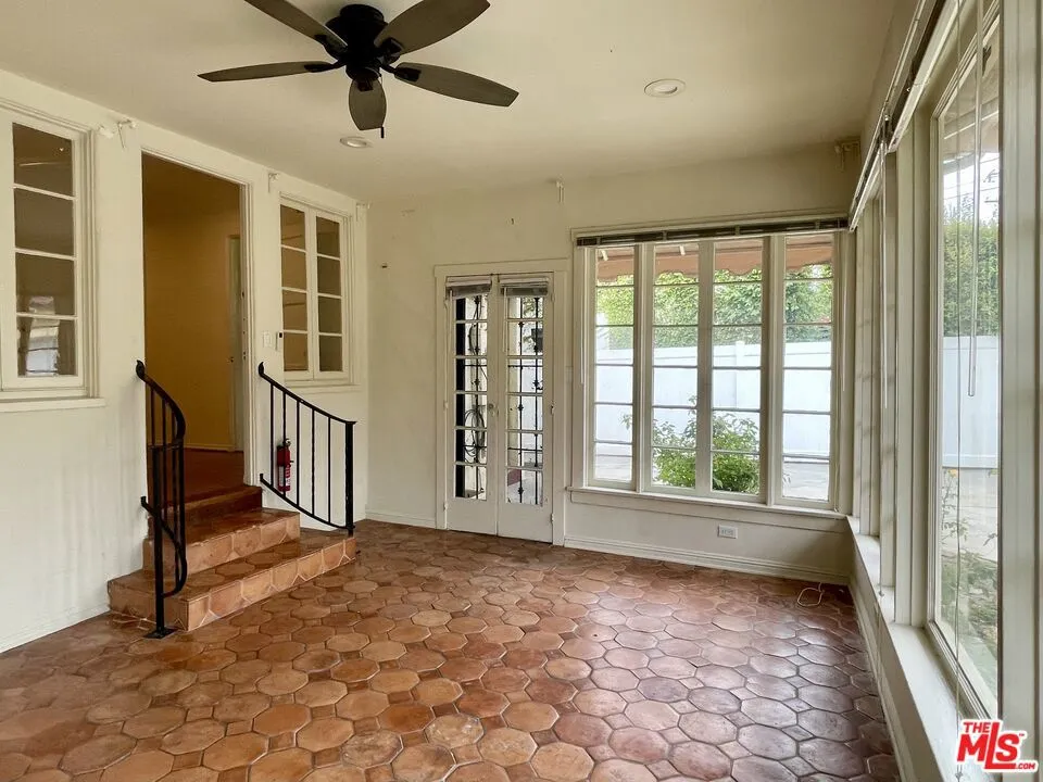 203 Doheny Drive Beverly Hills, CA 90211