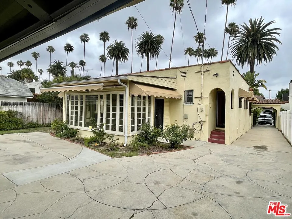 203 Doheny Drive Beverly Hills, CA 90211