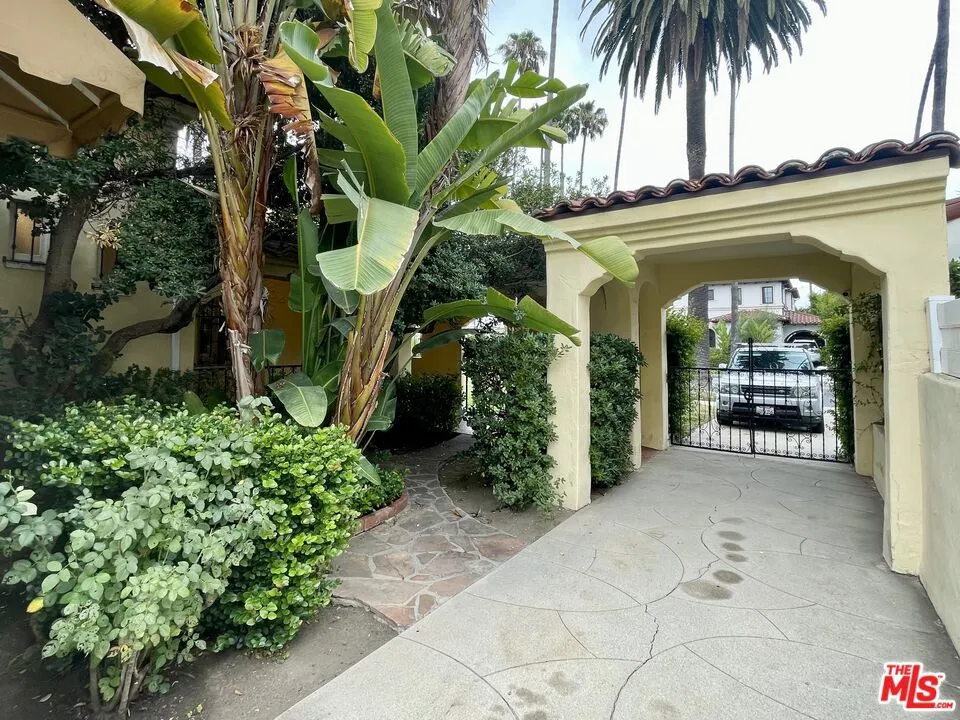 203 Doheny Drive Beverly Hills, CA 90211