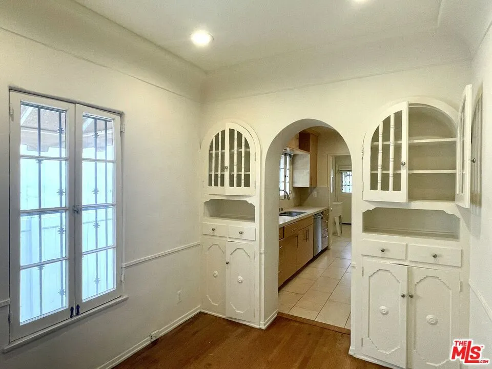 203 Doheny Drive Beverly Hills, CA 90211