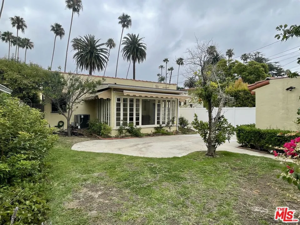 203 Doheny Drive Beverly Hills, CA 90211
