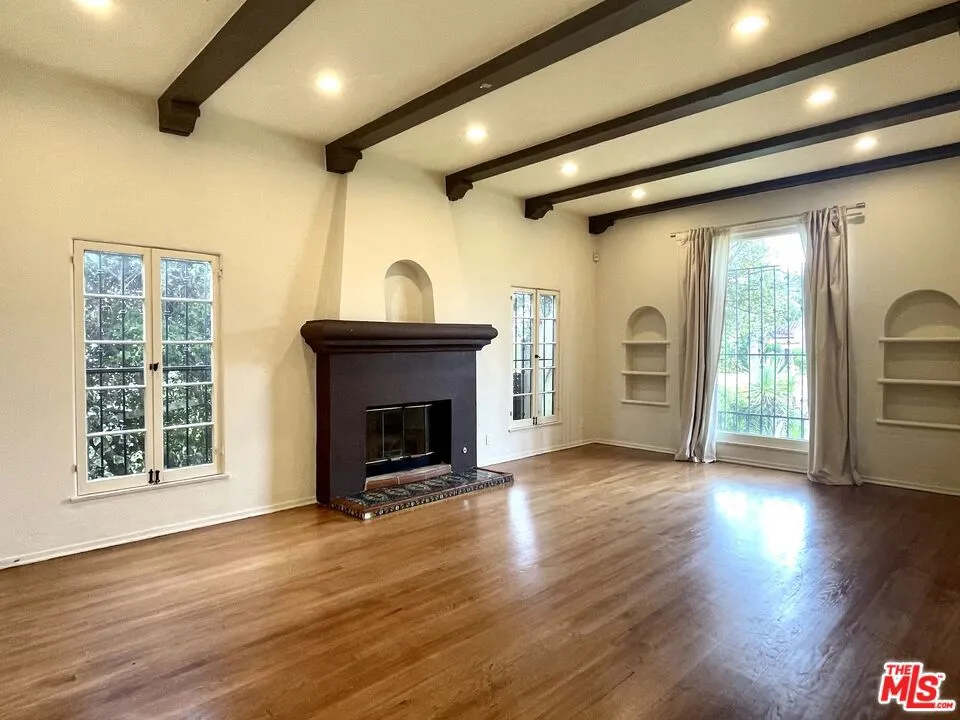 203 Doheny Drive Beverly Hills, CA 90211