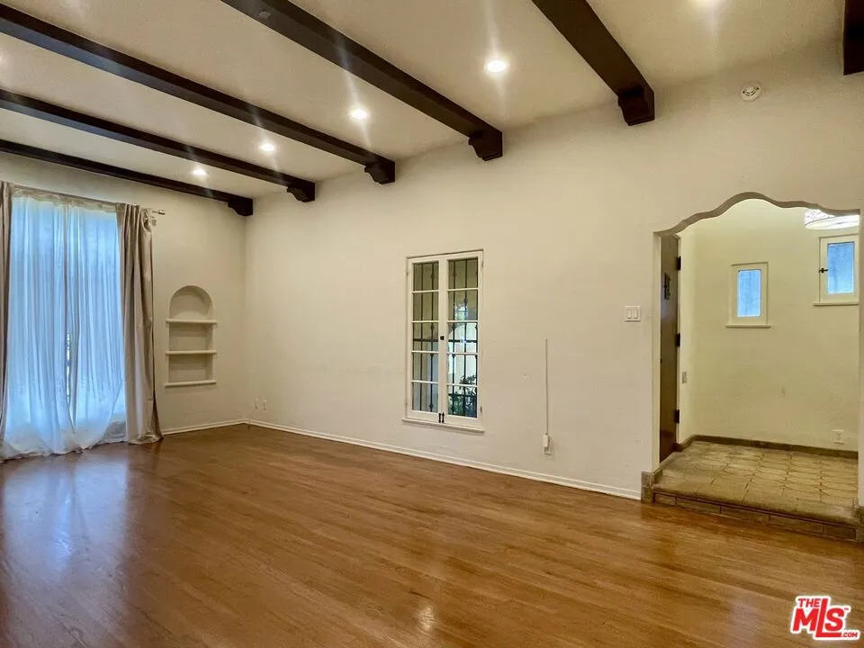 203 Doheny Drive Beverly Hills, CA 90211