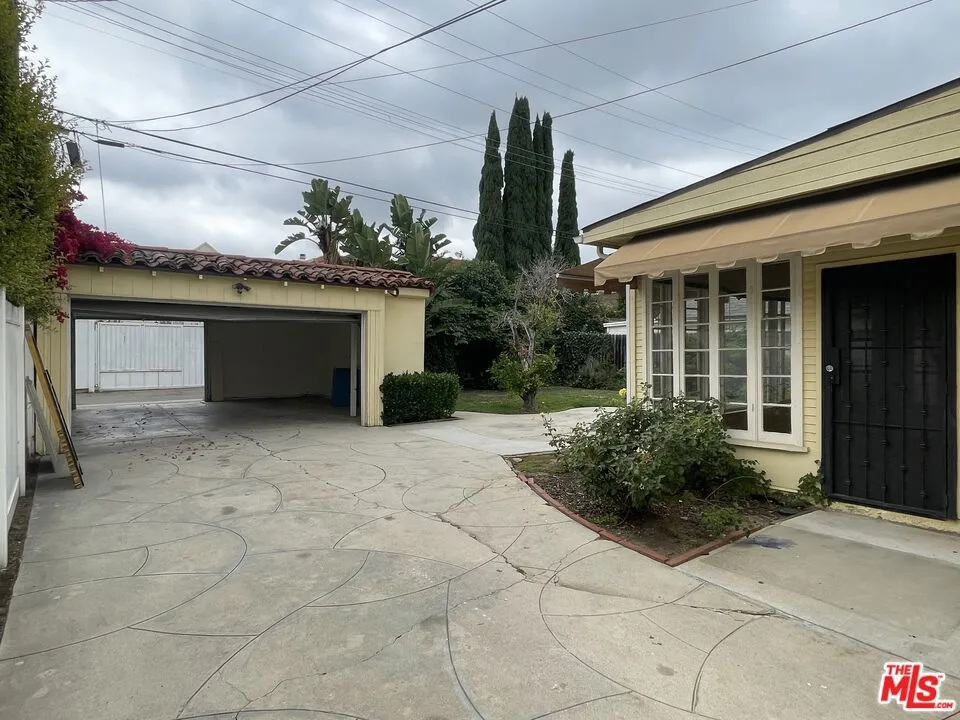 203 Doheny Drive Beverly Hills, CA 90211