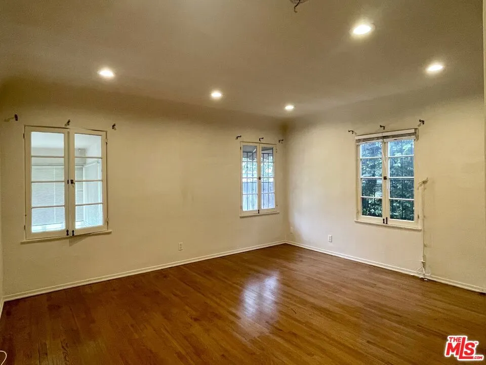 203 Doheny Drive Beverly Hills, CA 90211