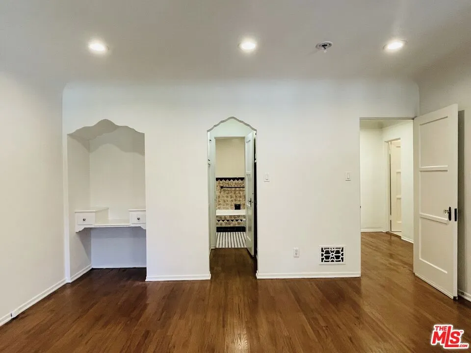 203 Doheny Drive Beverly Hills, CA 90211
