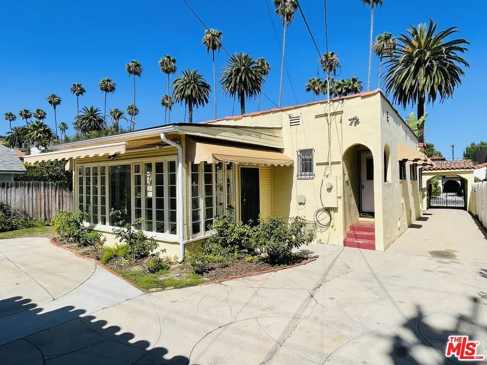 203 Doheny Drive Beverly Hills, CA 90211