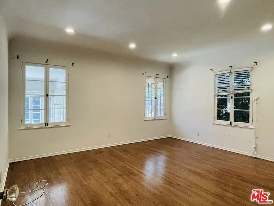 203 Doheny Drive Beverly Hills, CA 90211
