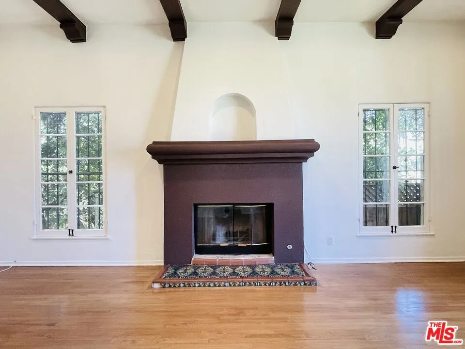 203 Doheny Drive Beverly Hills, CA 90211