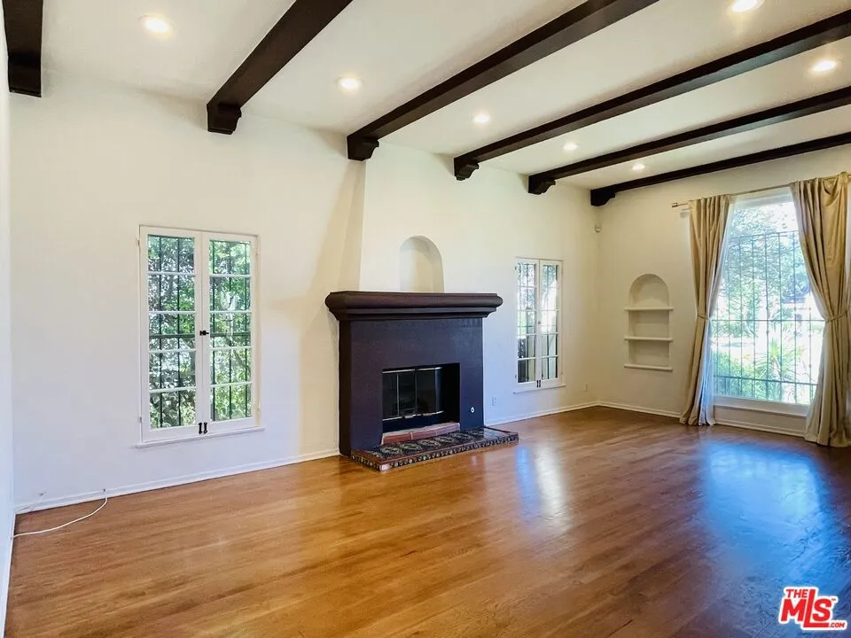 203 Doheny Drive Beverly Hills, CA 90211