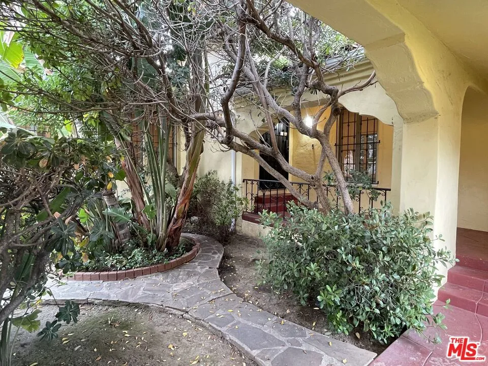 203 Doheny Drive Beverly Hills, CA 90211