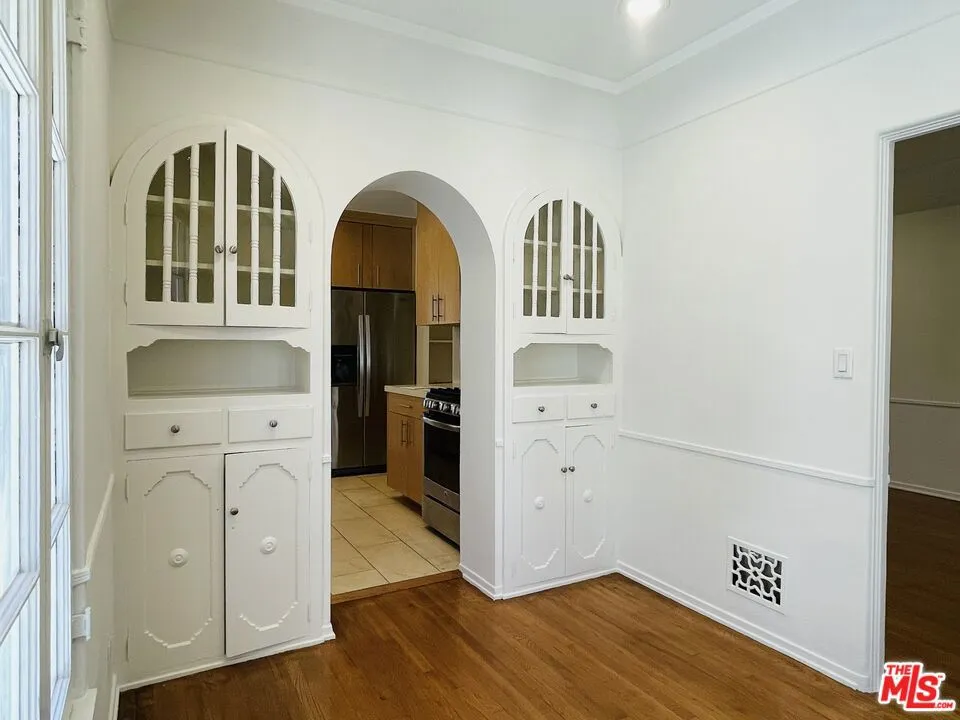203 Doheny Drive Beverly Hills, CA 90211
