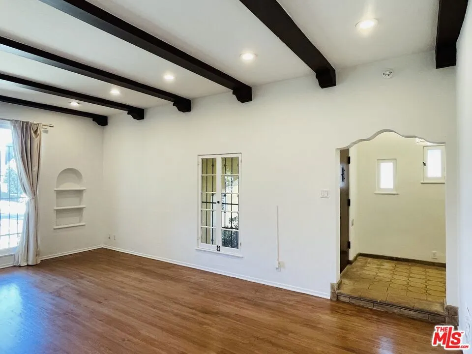 203 Doheny Drive Beverly Hills, CA 90211