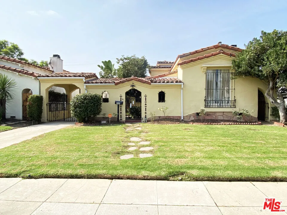203 Doheny Drive Beverly Hills, CA 90211
