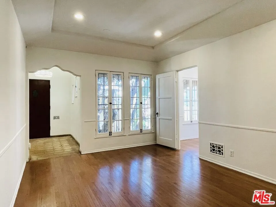203 Doheny Drive Beverly Hills, CA 90211