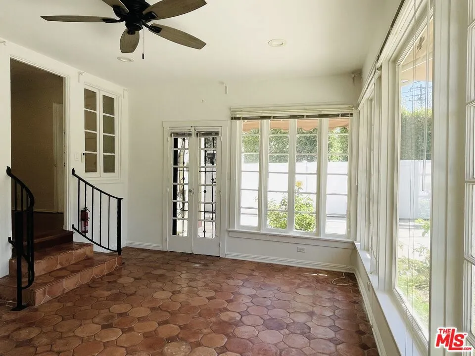 203 Doheny Drive Beverly Hills, CA 90211