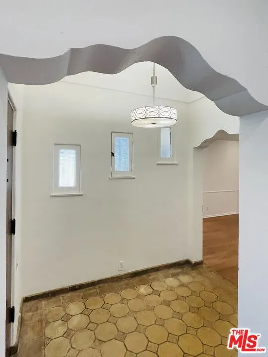 203 Doheny Drive Beverly Hills, CA 90211