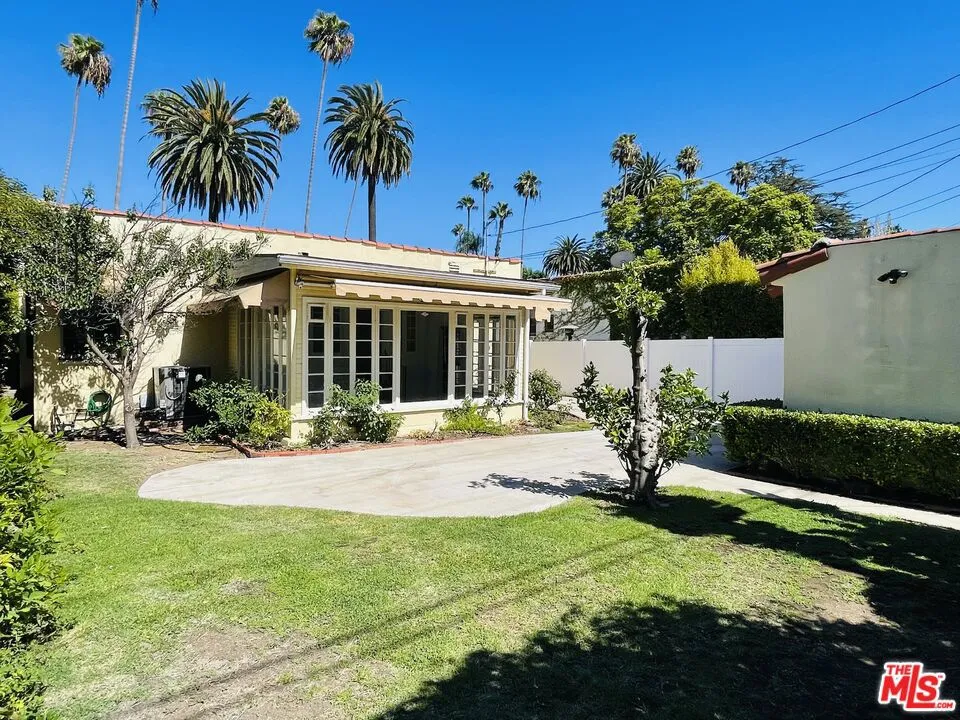 203 Doheny Drive Beverly Hills, CA 90211