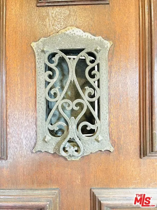 203 Doheny Drive Beverly Hills, CA 90211