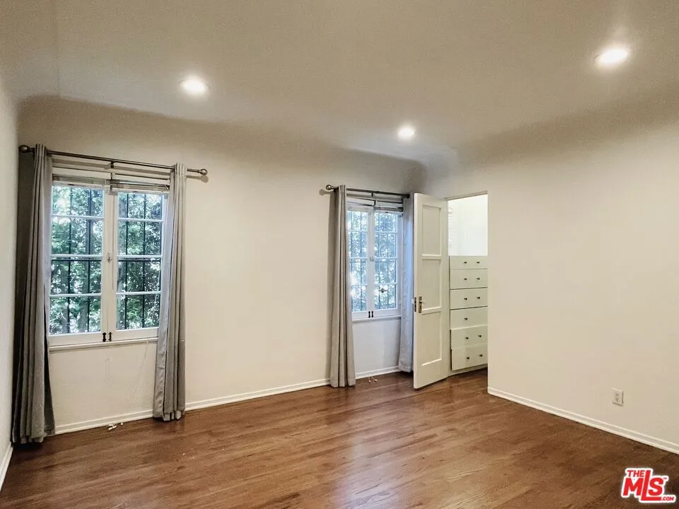 203 Doheny Drive Beverly Hills, CA 90211