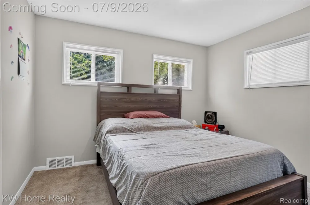 14620 Pearson Street Oak Park City, MI 48237