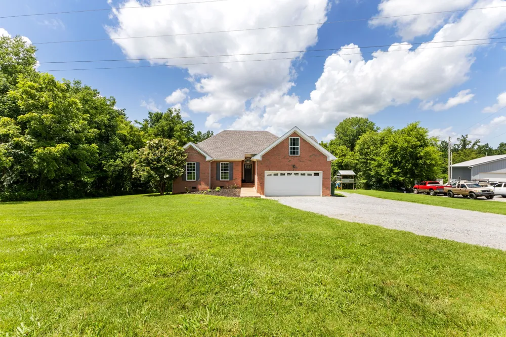9389 Hi Lo Rd Bon Aqua, TN 37025