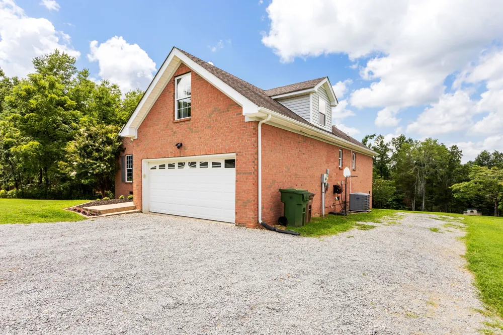 9389 Hi Lo Rd Bon Aqua, TN 37025