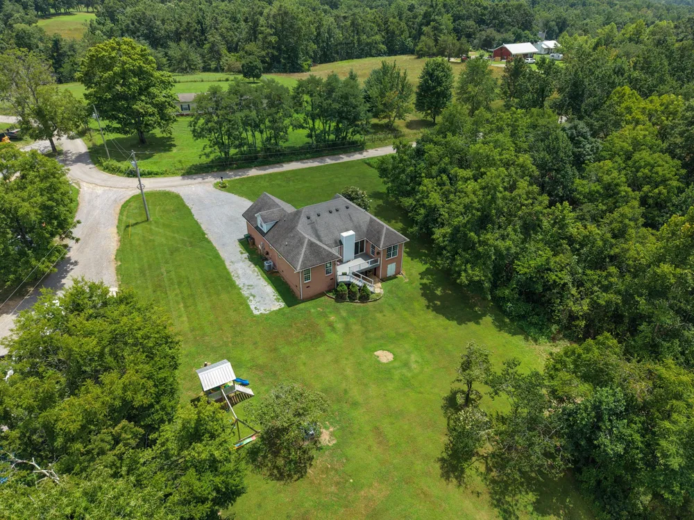 9389 Hi Lo Rd Bon Aqua, TN 37025