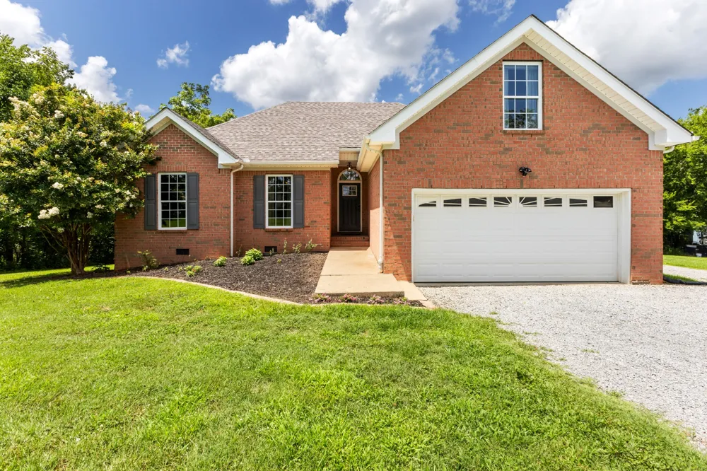 9389 Hi Lo Rd Bon Aqua, TN 37025