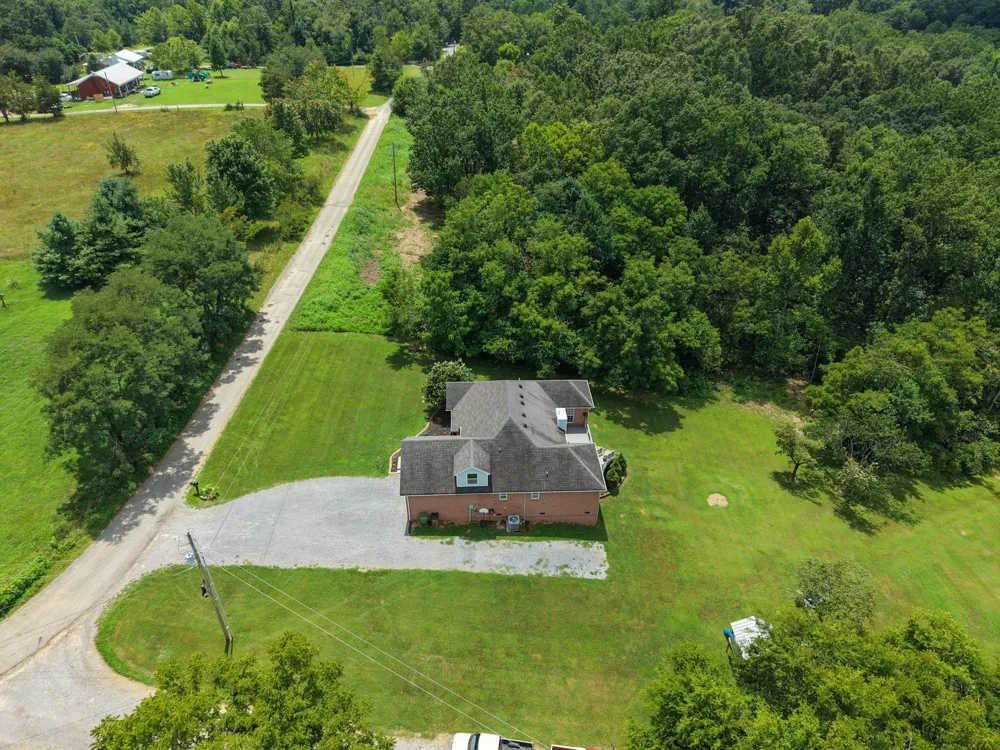 9389 Hi Lo Rd Bon Aqua, TN 37025