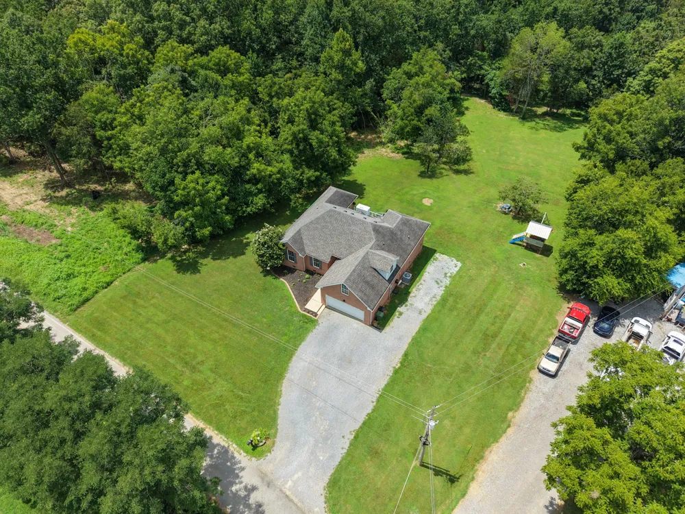 9389 Hi Lo Rd Bon Aqua, TN 37025
