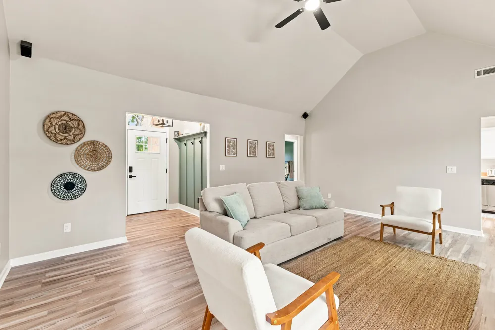 9389 Hi Lo Rd Bon Aqua, TN 37025