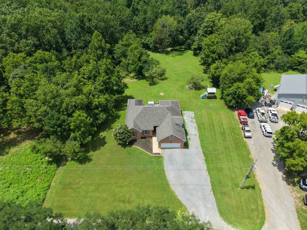9389 Hi Lo Rd Bon Aqua, TN 37025