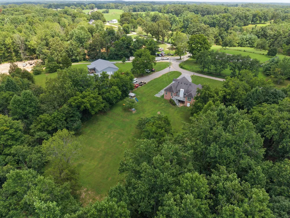 9389 Hi Lo Rd Bon Aqua, TN 37025