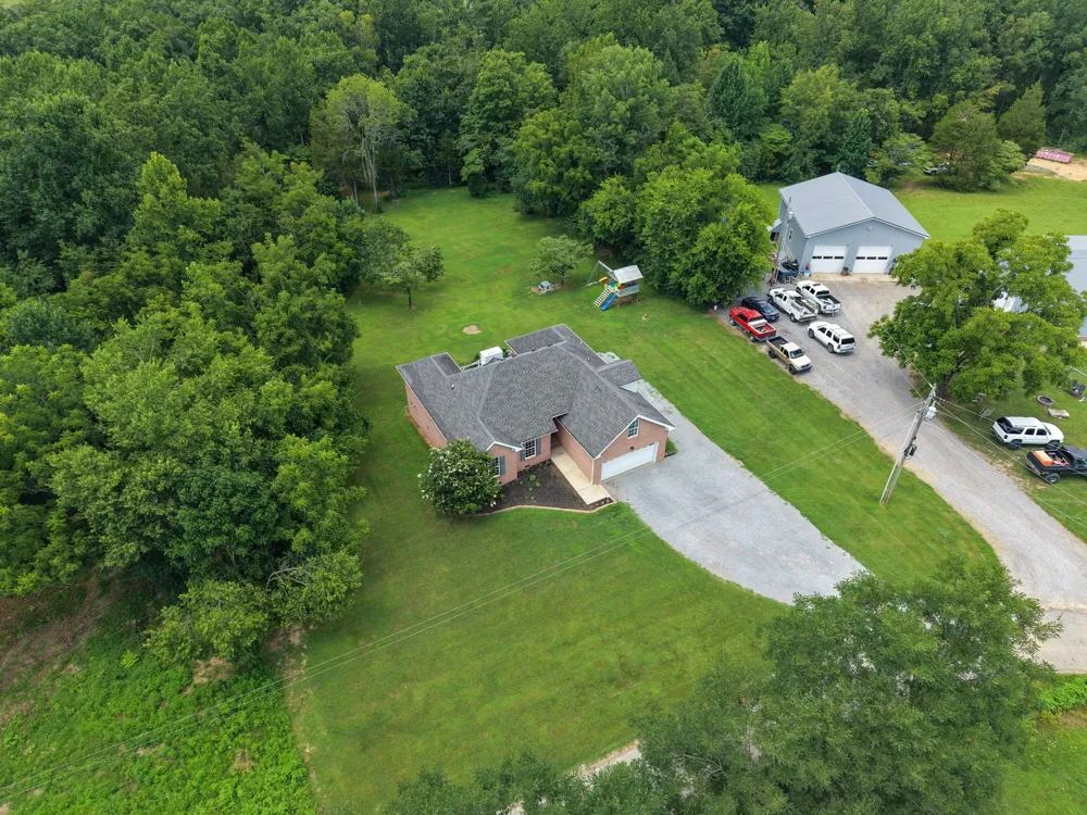 9389 Hi Lo Rd Bon Aqua, TN 37025