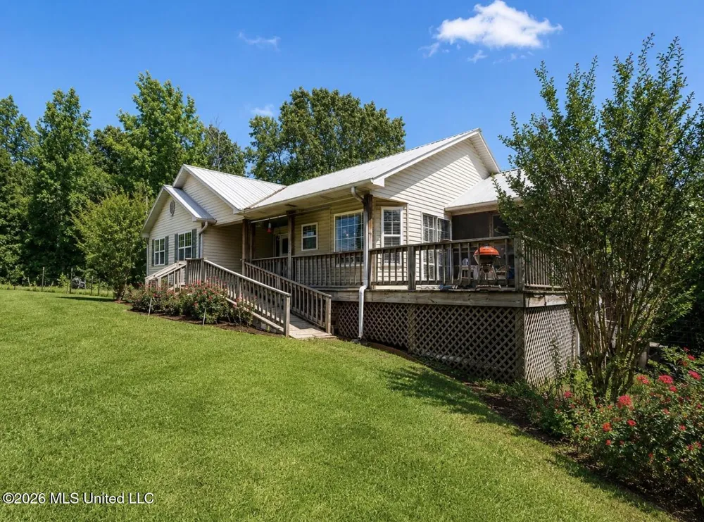 2903 Hunter Road Thaxton, MS 38871