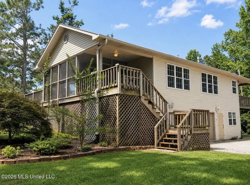 2903 Hunter Road Thaxton, MS 38871
