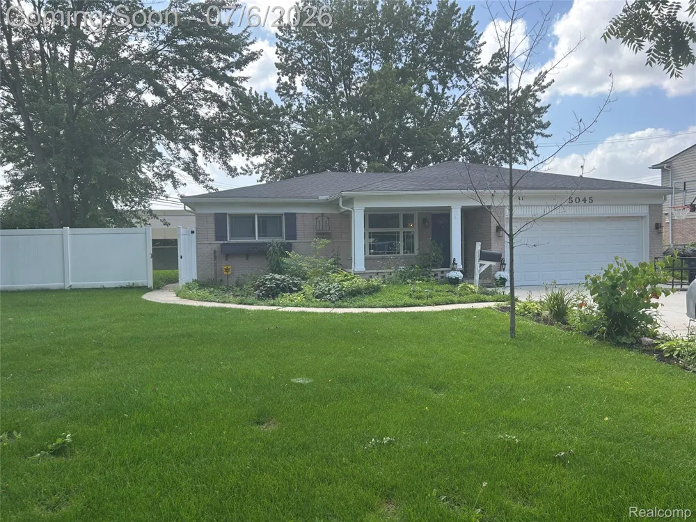 5045 Abington Drive Troy City, MI 48085