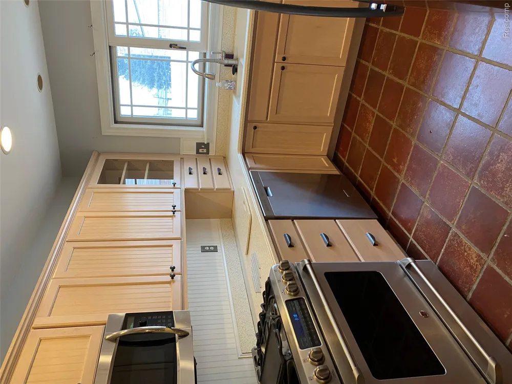 5045 Abington Drive Troy City, MI 48085