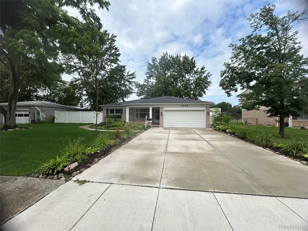5045 Abington Drive Troy City, MI 48085
